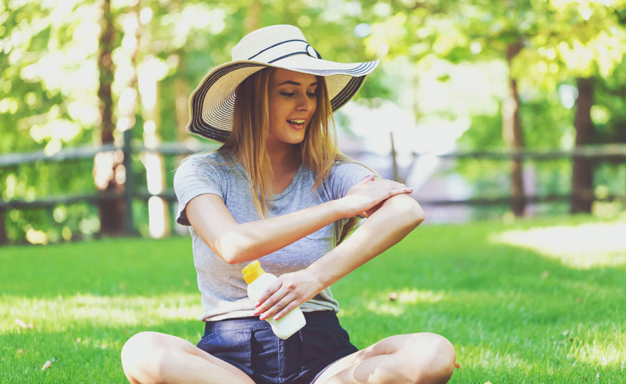 Teen Women Having Sunburns in her Skin