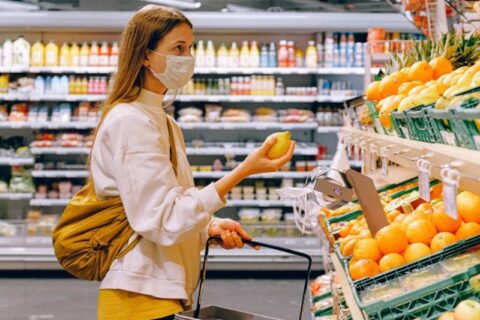 women buying groceries