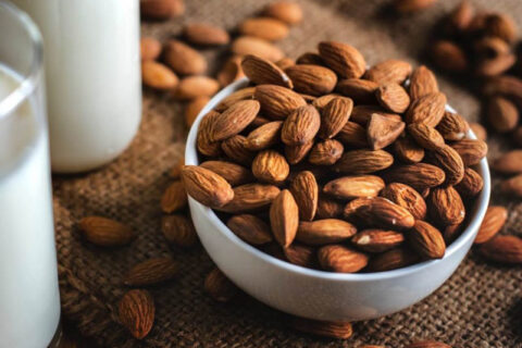 Almond and milk healthy snacks